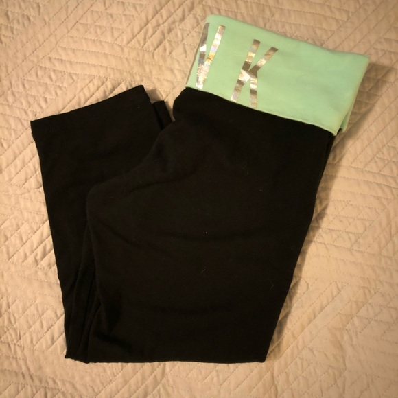 PINK Victoria's Secret Pants - Pink Cropped Leggings